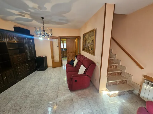 Casa con garaje, patio, balcón y terraza en Alguaire - foto 3