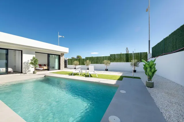 Espectacular Villa en Entorno Natural con Piscina y Parking  - foto 2