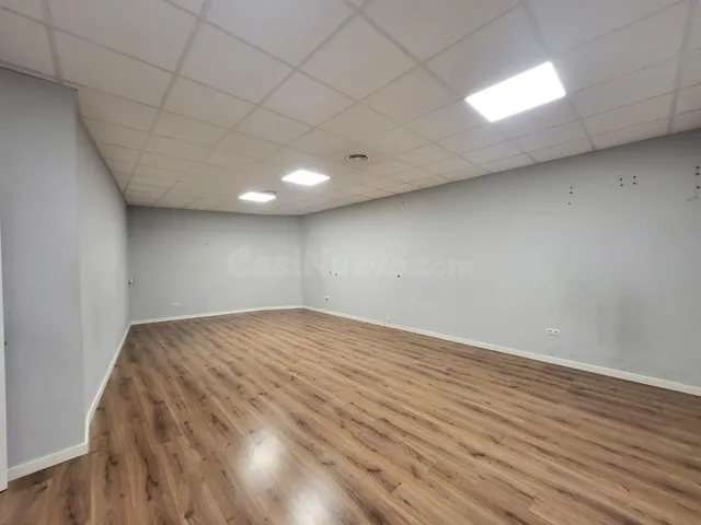 Amplio Local Comercial Reformado en el Almaig, Ontinyent — 5
