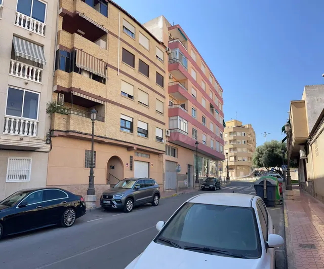 AMPLIO APARTAMENTO DE 4 DORMITORIOS | GARAJE | TERRAZA EN GU