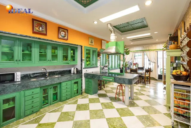 Magnifico chalet independiente en Colinas Bermejas. — 29