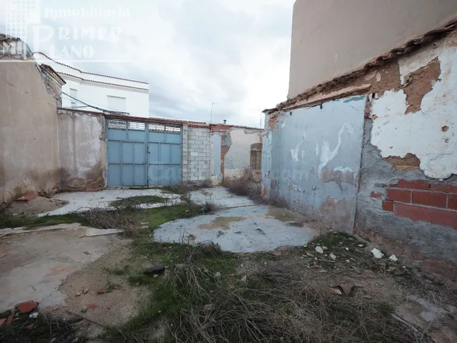 Se vende solar de 209 metros cuadrados con 20 metros de fach - foto 3