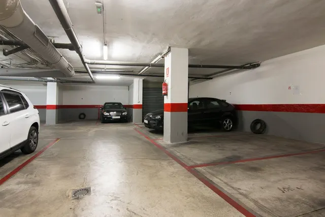 Plaza de garaje en camino de Ronda, junto Gimnasio Yo10 — 2