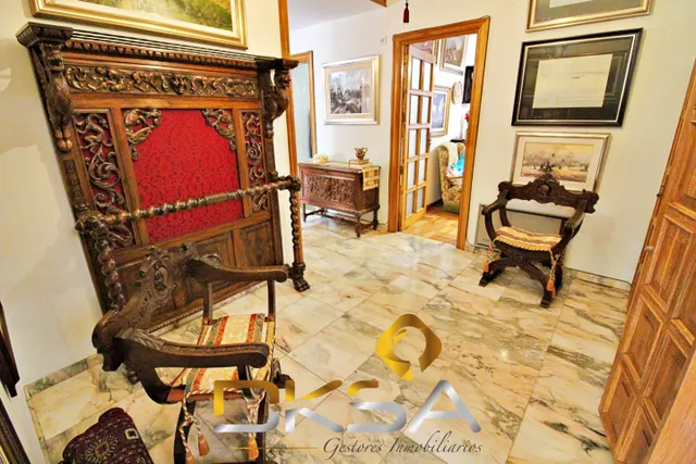 320 m2, 5 habitaciones y un salón de 80 m2: esto no es un piso, es casi un mundo aparte — 34