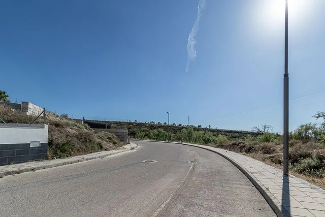 SOLAR URBANO EN ALTOS DE LA ZUBIA CON MAGNÍFICAS VISTAS — 5