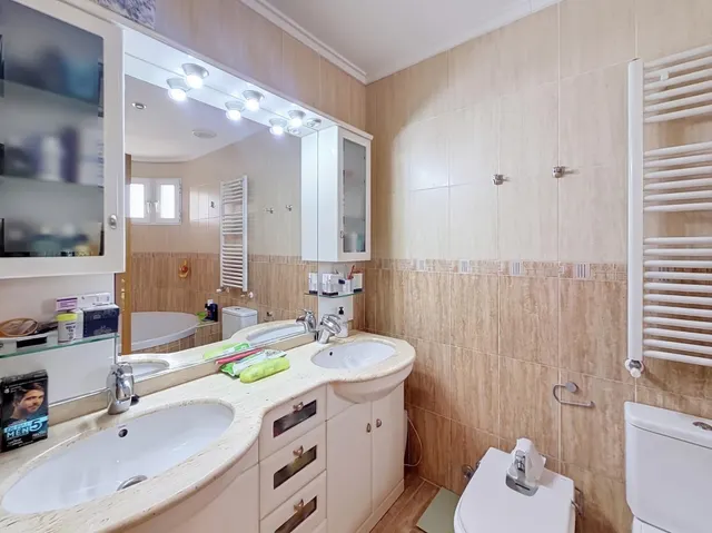 Casa independiente de 275 m2 con piscina, jacuzzi y terrazas en San Antonio de Benagéber — 18