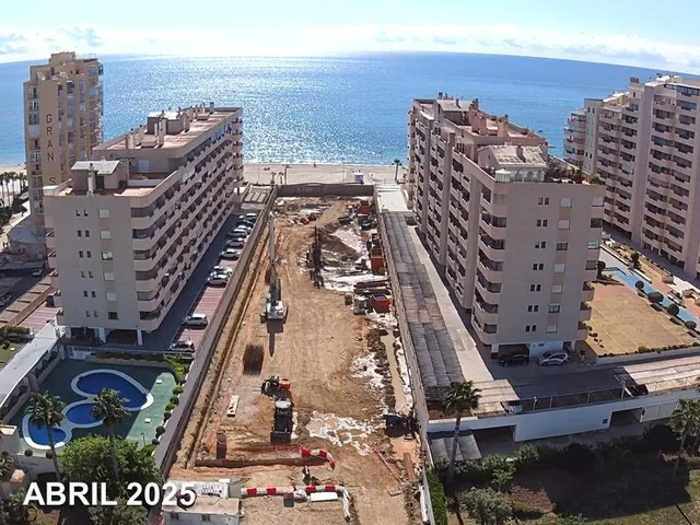 Apartamentos y áticos dúplex de 1, 2 y 3 dormitorios en primera línea de la playa de La Fossa en Calpe — 10
