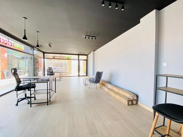 Local comercial 81m² en venta - Villamartín-Las Filipinas — 34