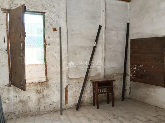 Se vende encantadora casa semi reformada en el corazón de Aspe — 31