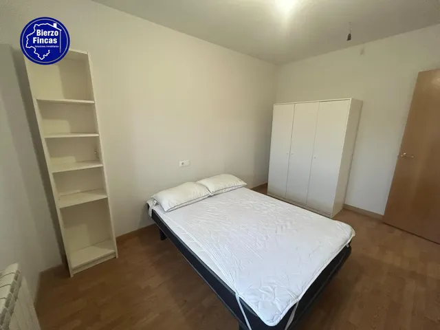 **se vende adosado en ardoncino, León** — 9