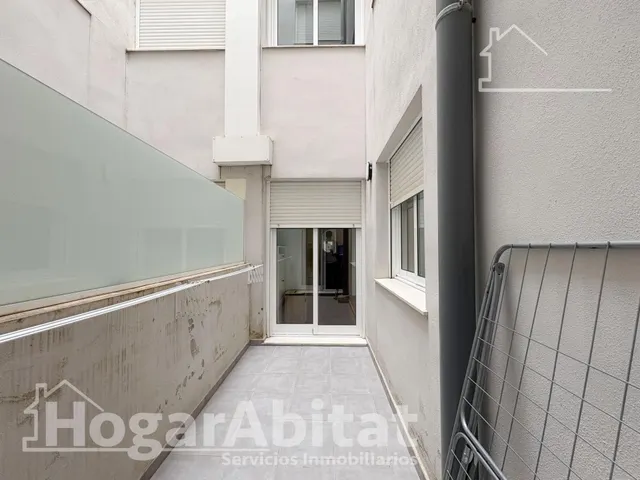 ¡Hogar de lujo! Amplio, sofisticado y reformado, con patio y garaje, todo amueblado — 12