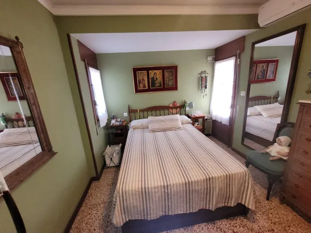 Impresionante Chalet con Amplio Terreno y Piscina en las Afueras de Zaragoza — 42