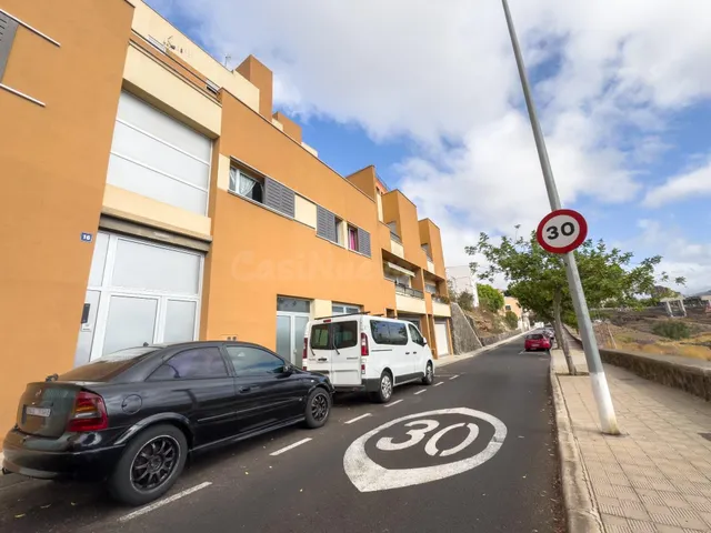 Adosado en las Moraditas, vivienda de Tres habitaciones con 