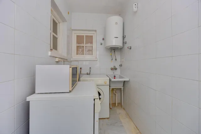 Apartamento de tres dormitorios y dos baños en residencial Duquesa Beach, primera línea de la playa de los locos — 16