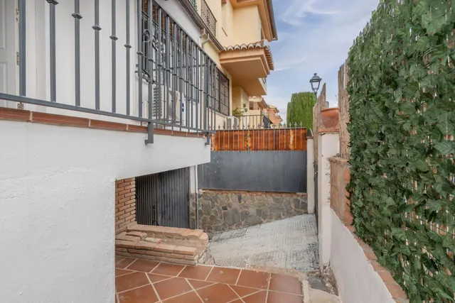 Encantadora Casa Reformada en Ogijares con Vistas y Espacios para Disfrutar — 38
