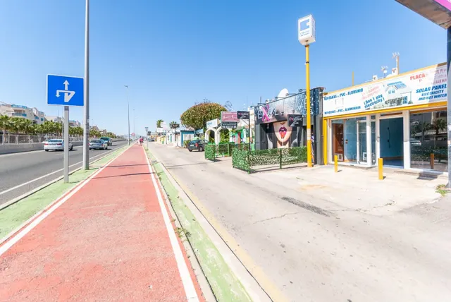 LOCAL COMERCIAL EN ZONA DE PASO — 7