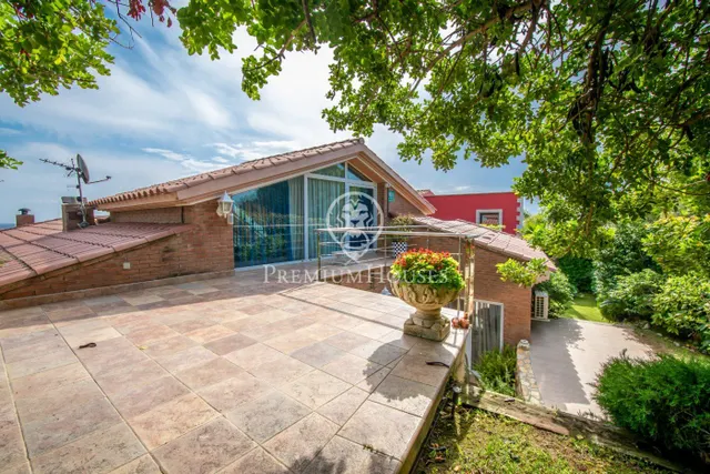 Preciosa casa de lujo en venta con vistas al mar y piscina en Calella — 19