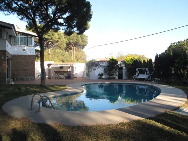 Chalet con amplia parcela en Artola - Marbella - foto 4