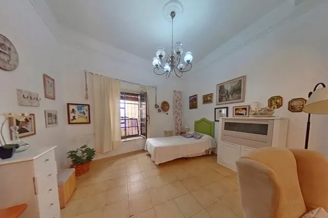 ESPECTACULAR CASA JUNTO A LA PLAZA DE  SAN MIGUEL. — 8