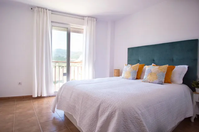 VIVIENDA TOTALMENTE AMUEBLADA CON PATIO INTERIOR — 22