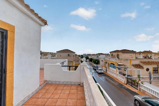 Serena V – Adosado tipo Quad con 3 dormitorios, jardín, piscina comunitaria y parking privado en Los Altos — 24