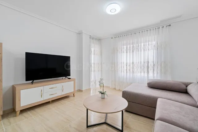 Amplio apartamento reformado en el corazón de Formentera del Segura — 4