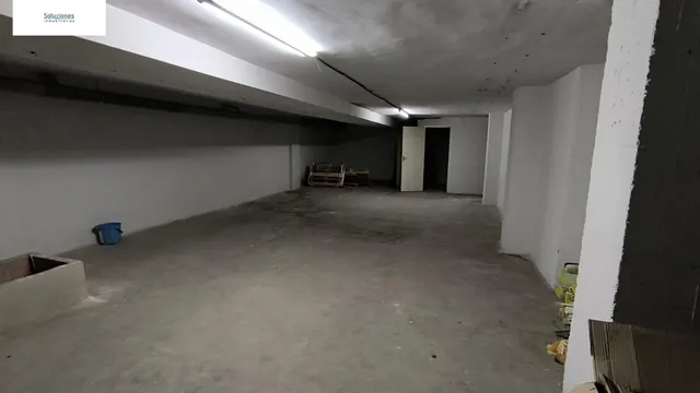 LOCAL DE 1100 M2 EN ZONA FERIA — 38