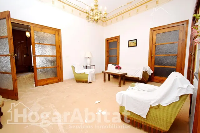 ¡OPORTUNIDAD DE INVERSIÓN! AMPLIA CASA CON GRAN TERRAZA Y BA - foto 5