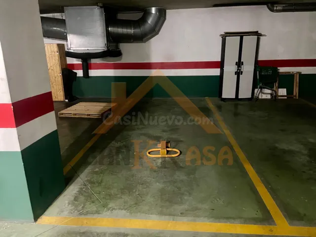 ¡Olvídate de buscar aparcamiento! Plaza de garaje de 14m2 út - foto 2