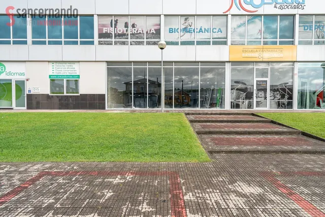 Local comercial en Centro de Negocios con 10 metros de escap - foto 2