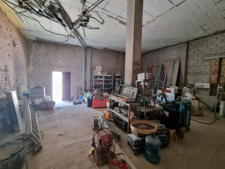 ALQUILER LOCAL COMERCIAL EN BRUTO ZONA PORTICHUELO