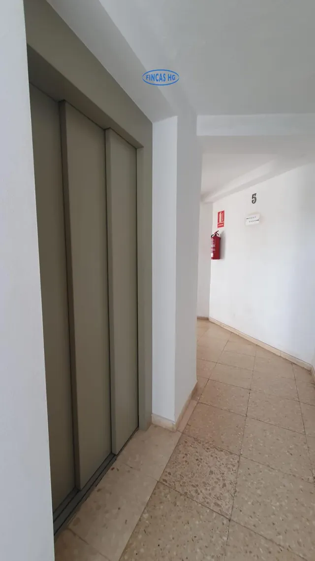 Amplio piso con tres dormitorios en playa de san juan — 39
