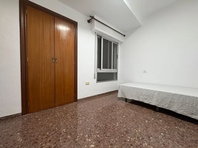 AMPLIO PISO EN PLENO CENTRO DE LLIRIA — 17