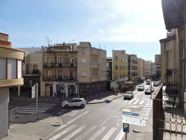 EDIFICIO CON MUCHAS POSIBILIDADES — 2