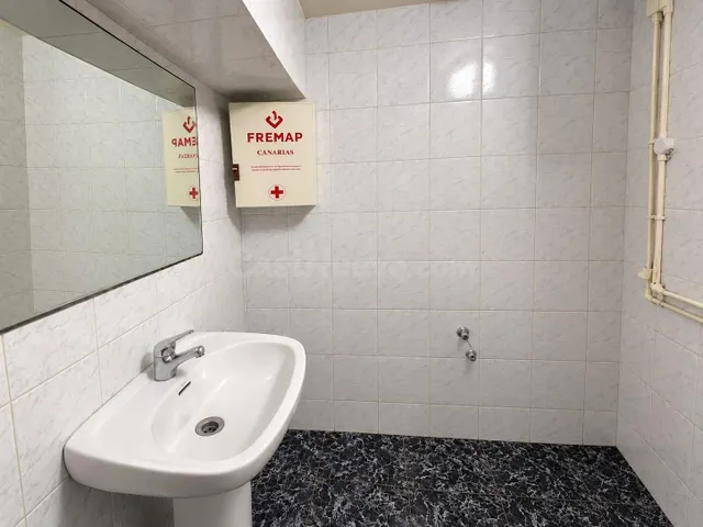 Local comercial en Schamann con escaparate, zona de exposición y amplio almacén — 5