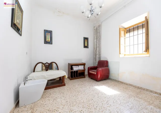 ¡CASA EN UNA SOLA PLANTA, CREA TU VIVIENDA IDEAL EN ALBOLOTE! Casa en una sola planta con patio, garaje y un gran potencial. — 12