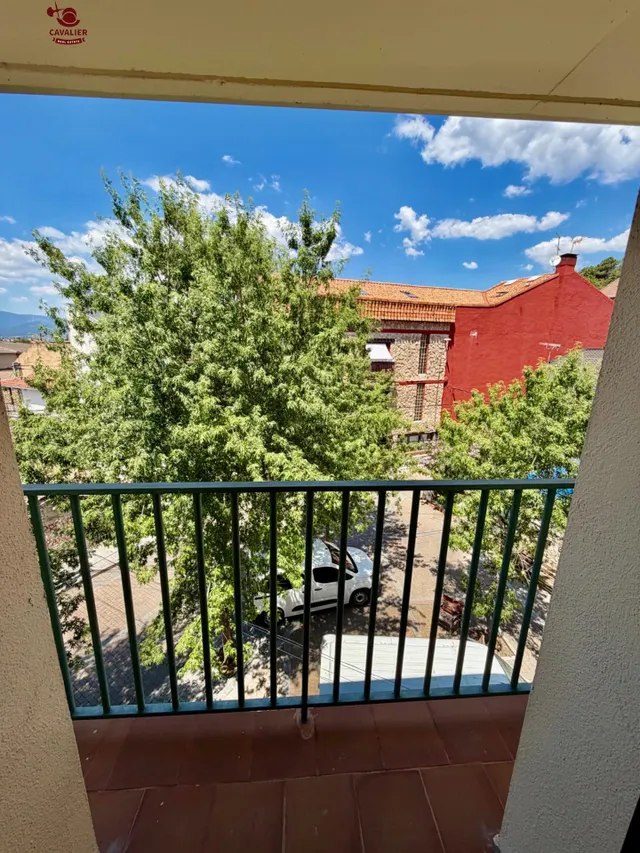 Piso exterior para entrar a vivir en 2ª planta de edificio sin ascensor. Con 115 m2 construidos, 3 dormitorios, 2 baños y terraza. — 18