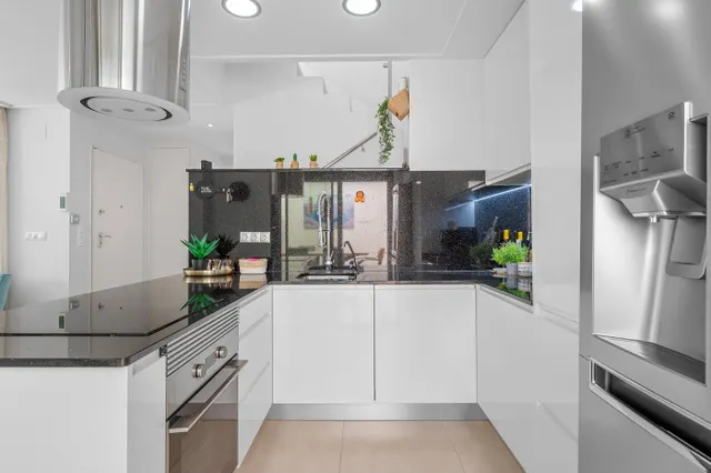 Villa moderna con piscina privada, 3 dormitorios y 3 baños. — 12
