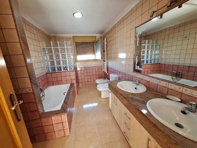 Gran casa familiar en el centro de Pinoso con garaje excepcional y posibilidades para crear tu propio negocio — 42