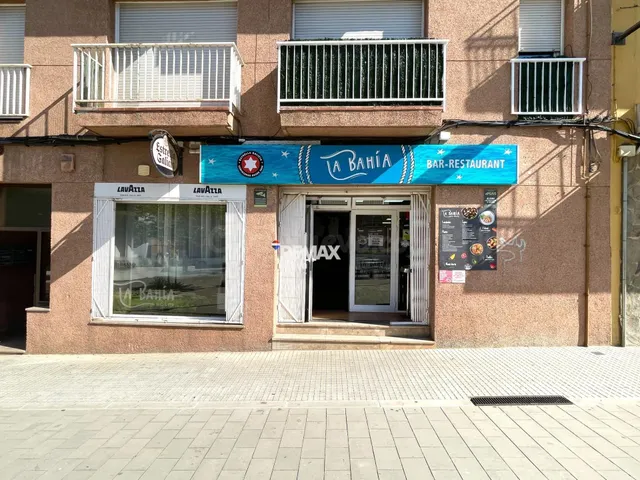 Bar - Restaurante a la venta en el centro de Roses con terra - foto 2