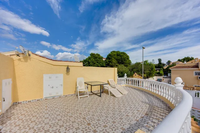 Venta de Villa Independiente con piscina Villamartín Orihuela Costa — 12