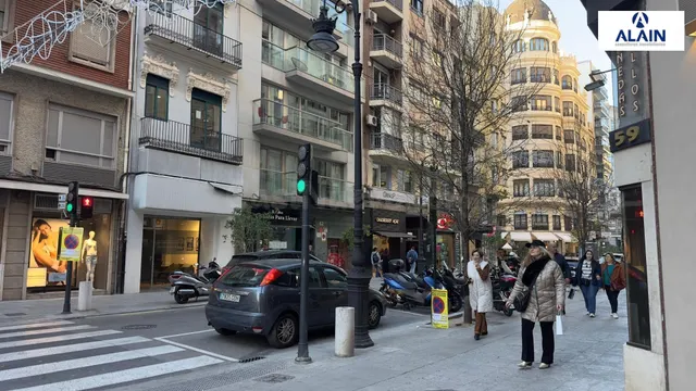 Local comercial 190 m2 entorno Plaza del Ayuntamiento – Zona - foto 4
