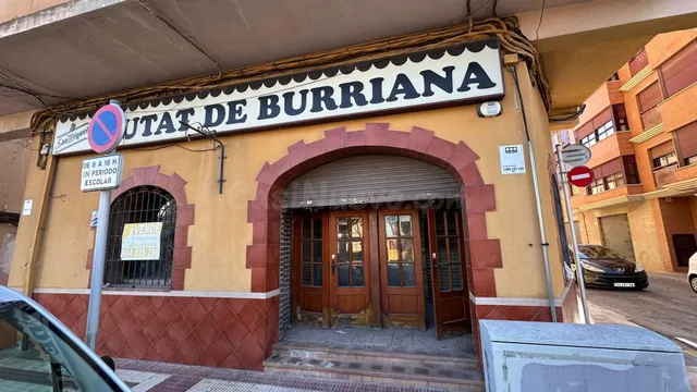 Local comercial 310m² en venta - Camino Onda - Salesianos - 