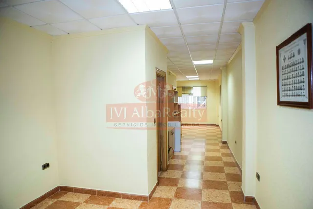 EN VENTA CASA O CHALET INDEPENDIENTE EN ZONA SAN PABLO. — 28