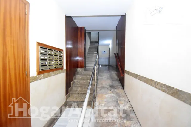 SEMIREFORMADA CON 4 DORMITORIOS Y ASCENSOR — 48