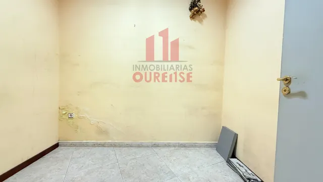 AMPLIO LOCAL COMERCIAL EN PLENO CENTRO DE OURENSE — 15