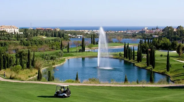 Terreno exclusivo Costa del Sol con vistas al mar y golf en Benahavís — 5