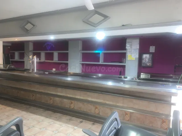 Edificio con negocio de hostelería y amplia vivienda en el c - foto 3