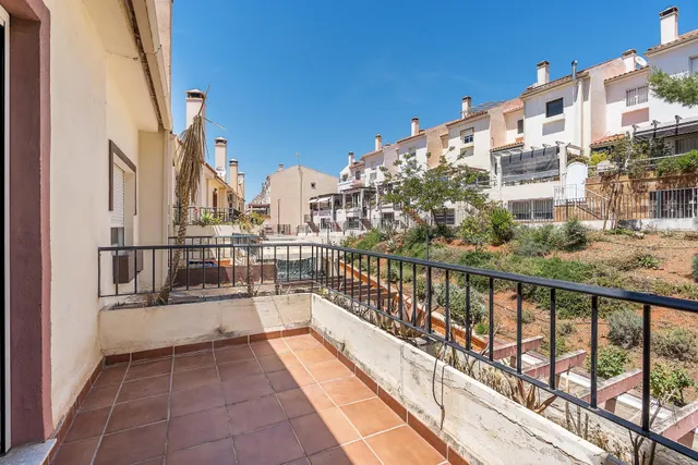 ADOSADA EN URBANIZACIÓN EN HUETOR VEGA — 20