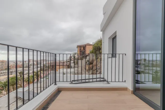 Piso en alquiler de 2 dormitorios con vistas a la ciudad - foto 2